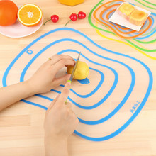 大号磨砂分类切菜案板塑料切水果家用防滑薄片透明菜板砧板野外用