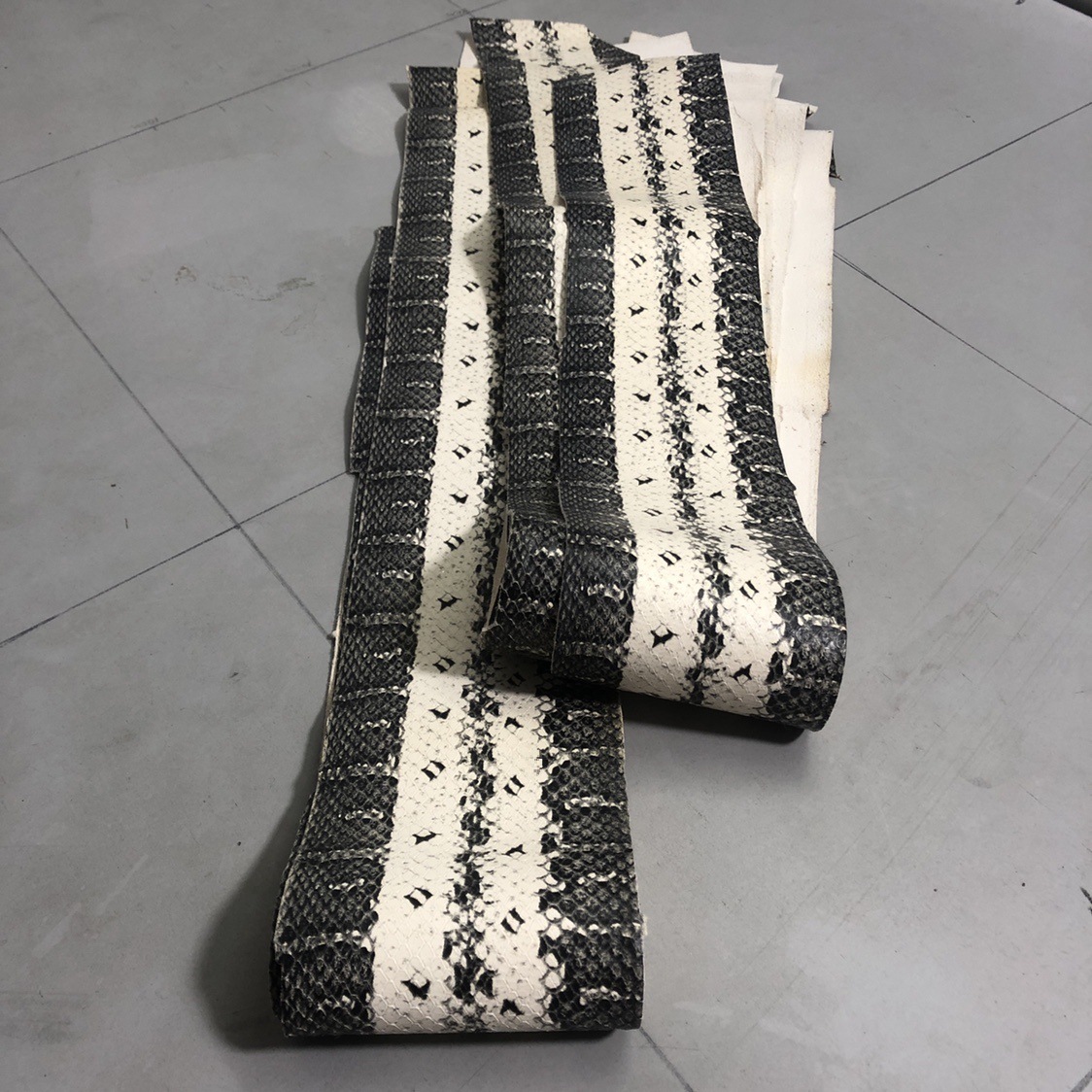 8mm头层牛皮双色蟒蛇手工diy皮料袋子球杆-阿里巴巴