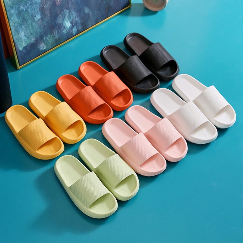 One Piece Dropshipping Slip-on Slippers for Women Summer Wear Couples Sandals Non-Slip Bath Soft Bottom Beach Flip-Flops Men