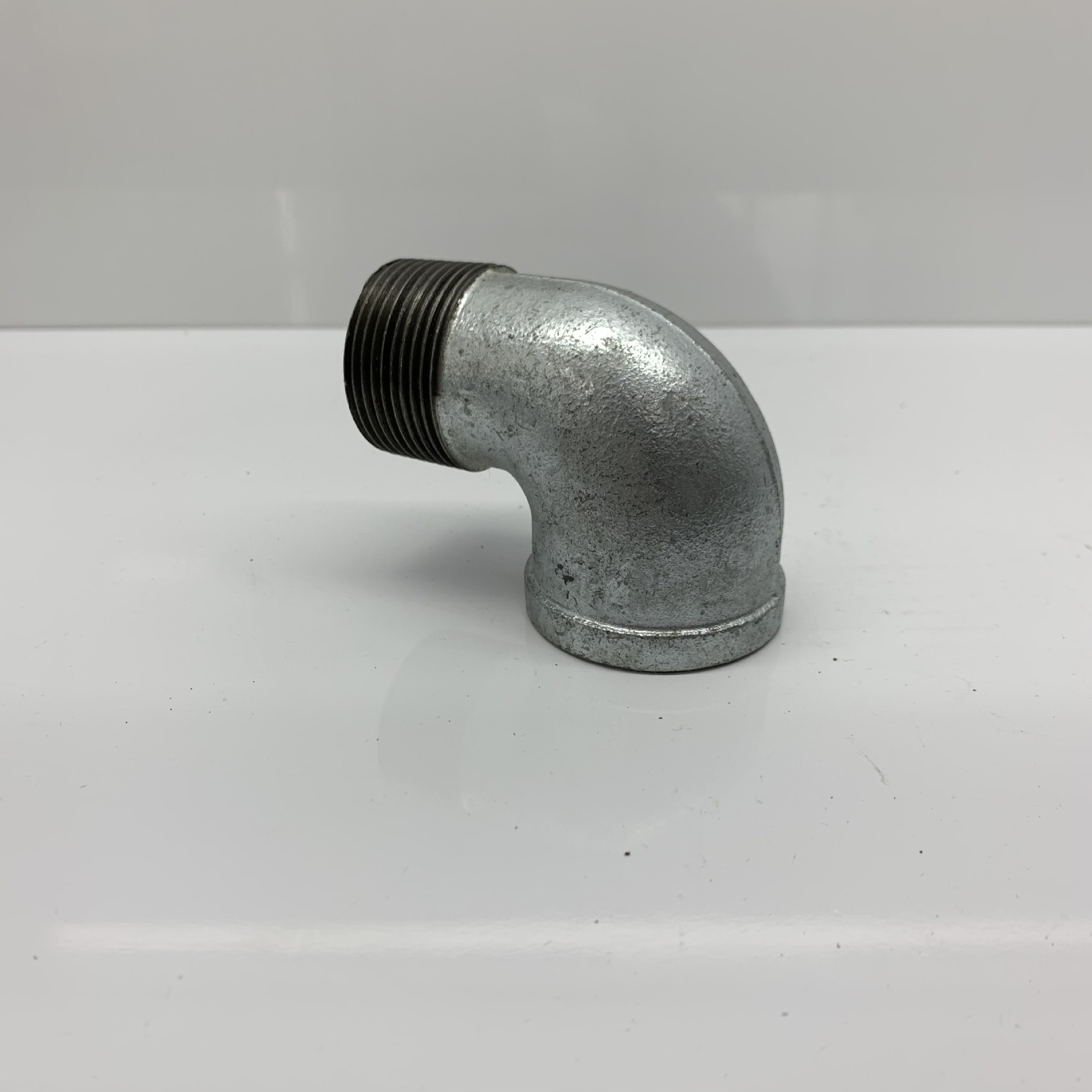 玛钢管件镀锌接头45度90度内外丝弯头月弯过桥弯三通四通直接管箍