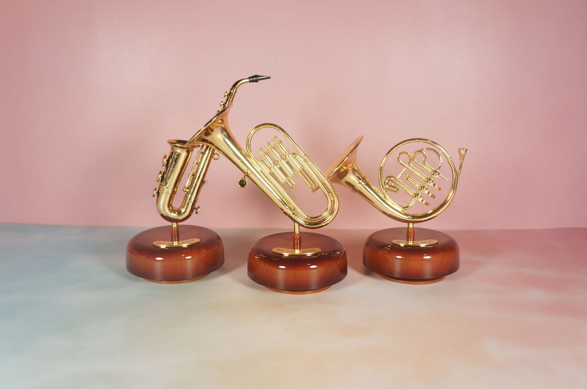 新品乐器八音转音乐盒创意摆饰萨克斯小号圆号乐器上链发条八音盒