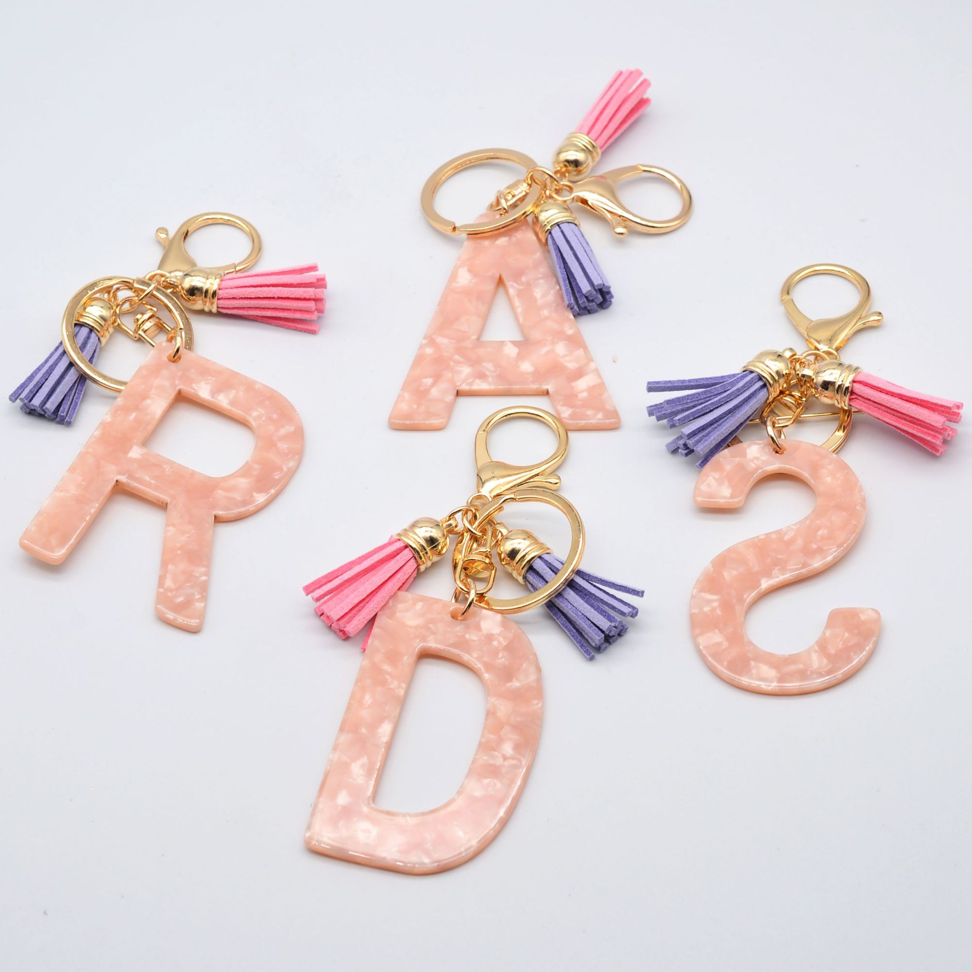 亚克力醋酸板钥匙扣可定制粉色英文字母挂件26个英文字母流苏款新