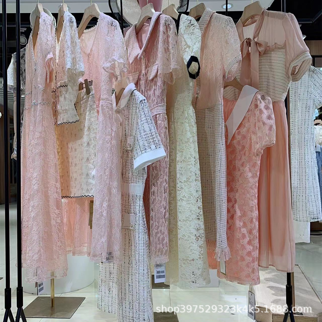 斯尔丽 一二线品牌折扣女装连衣裙 专柜撤柜尾货货源直播实体走份