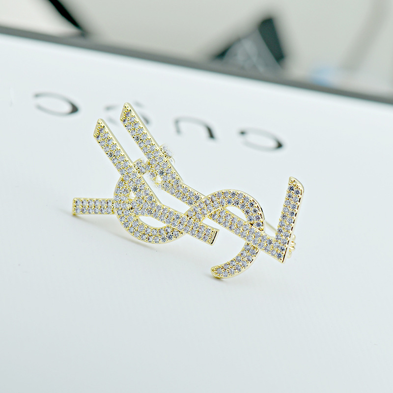 European and American Style Cross-Border Internet Hot Star with the Same Type Letters Yang Shulin Clothing Zircon Brooch Style Pearl Brooch Clasp Pin