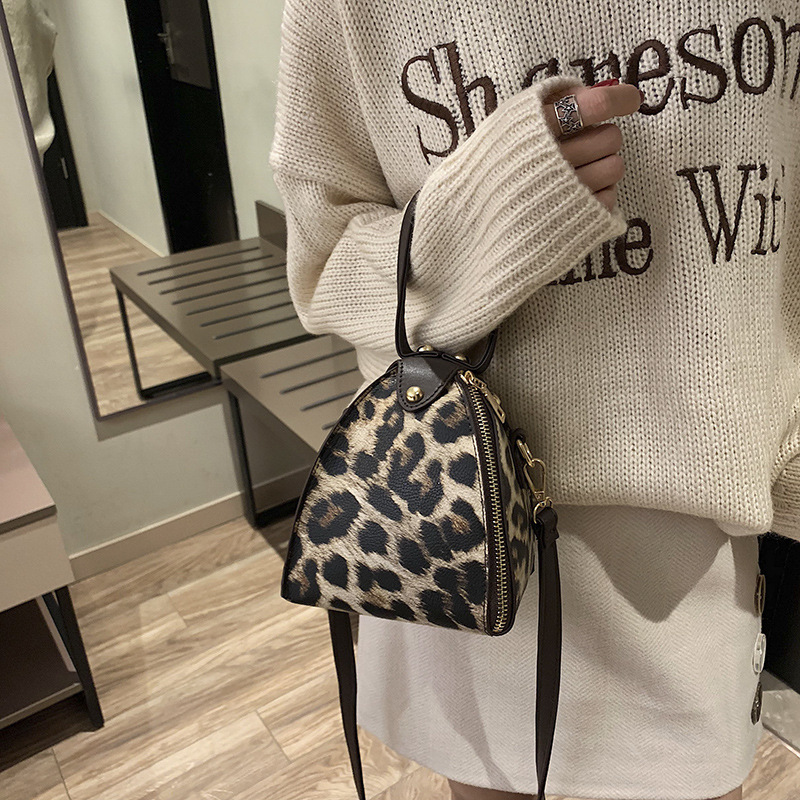 2022 Summer New One Shoulder Hand-Carrying Small Bag Fashion Trend Crossbody Mini Bag Leopard Retro Women's Bag Wholesale