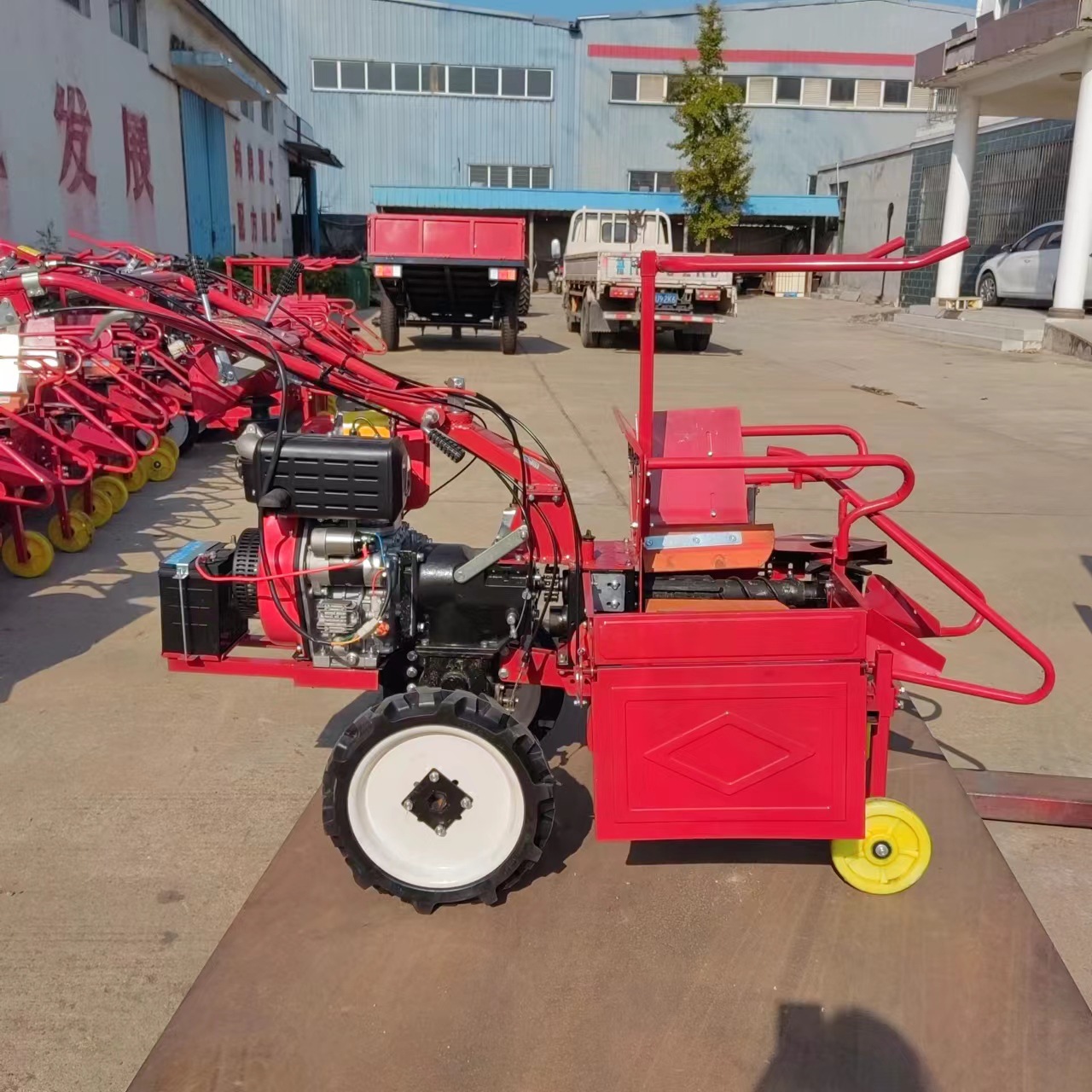 100马力全新补贴型四驱拖拉机 泰山中型四驱拖拉机 农用整地机