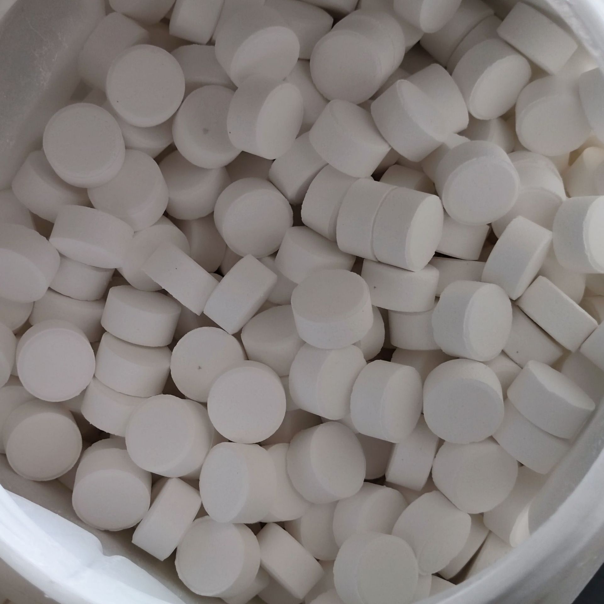 【厂家直供】三氯异氰尿酸强氯精泳池消毒剂消毒粉养殖粉颗粒片剂