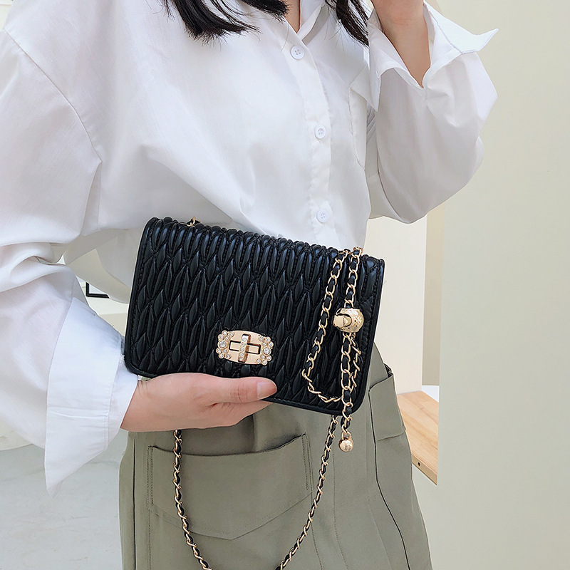 2022 Spring and Summer New Embroidered Small Square Bag Trend Diamond Lock Single Shoulder Women's Bag Small Gold Bead Chain Mobile Phone Bag Batch