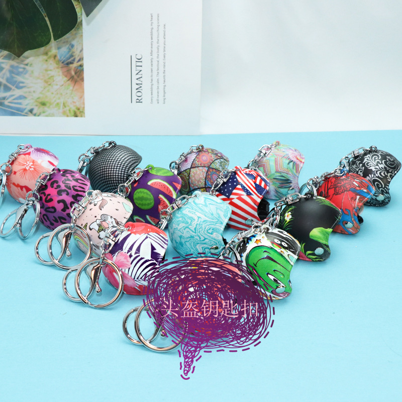 厂家现货跨境破风鸭爆款摩托车帽钥匙扣头盔汽车挂件创意礼品头盔