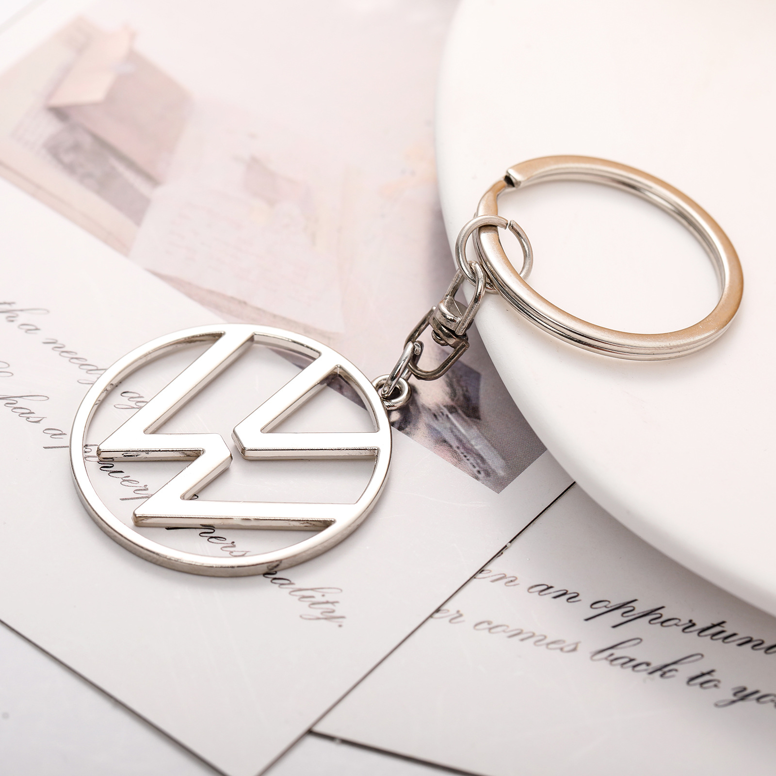 热销大众车标钥匙扣大众汽车金属钥匙链汽车标志吊坠汽车挂件批发