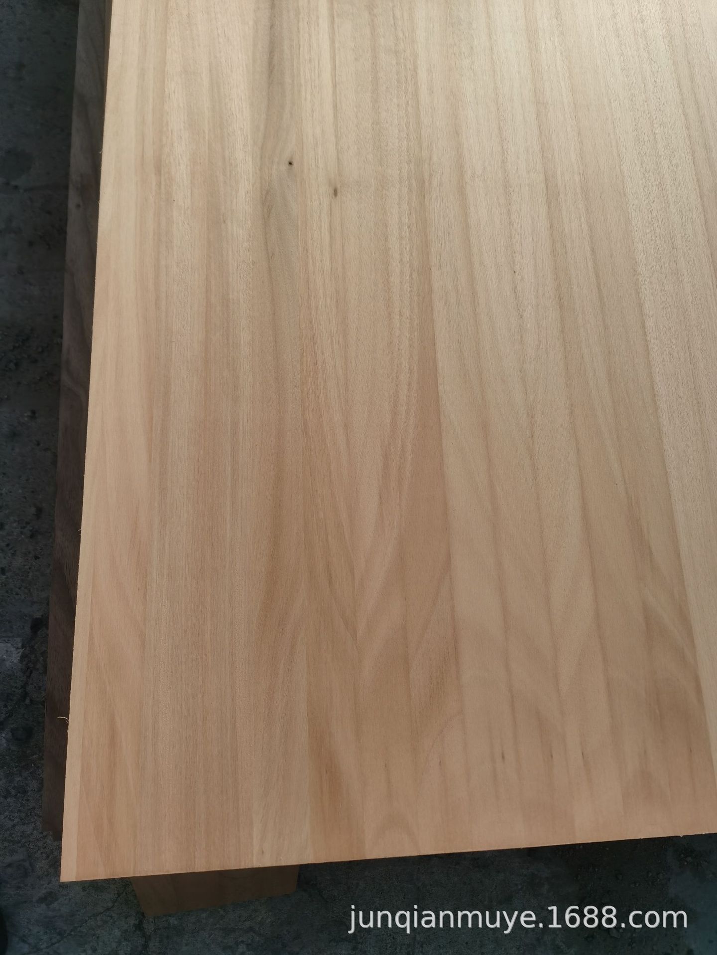 厂家供应奥古曼直拼板桃花芯直拼板实木柜体板e0级原木红胡桃拼板