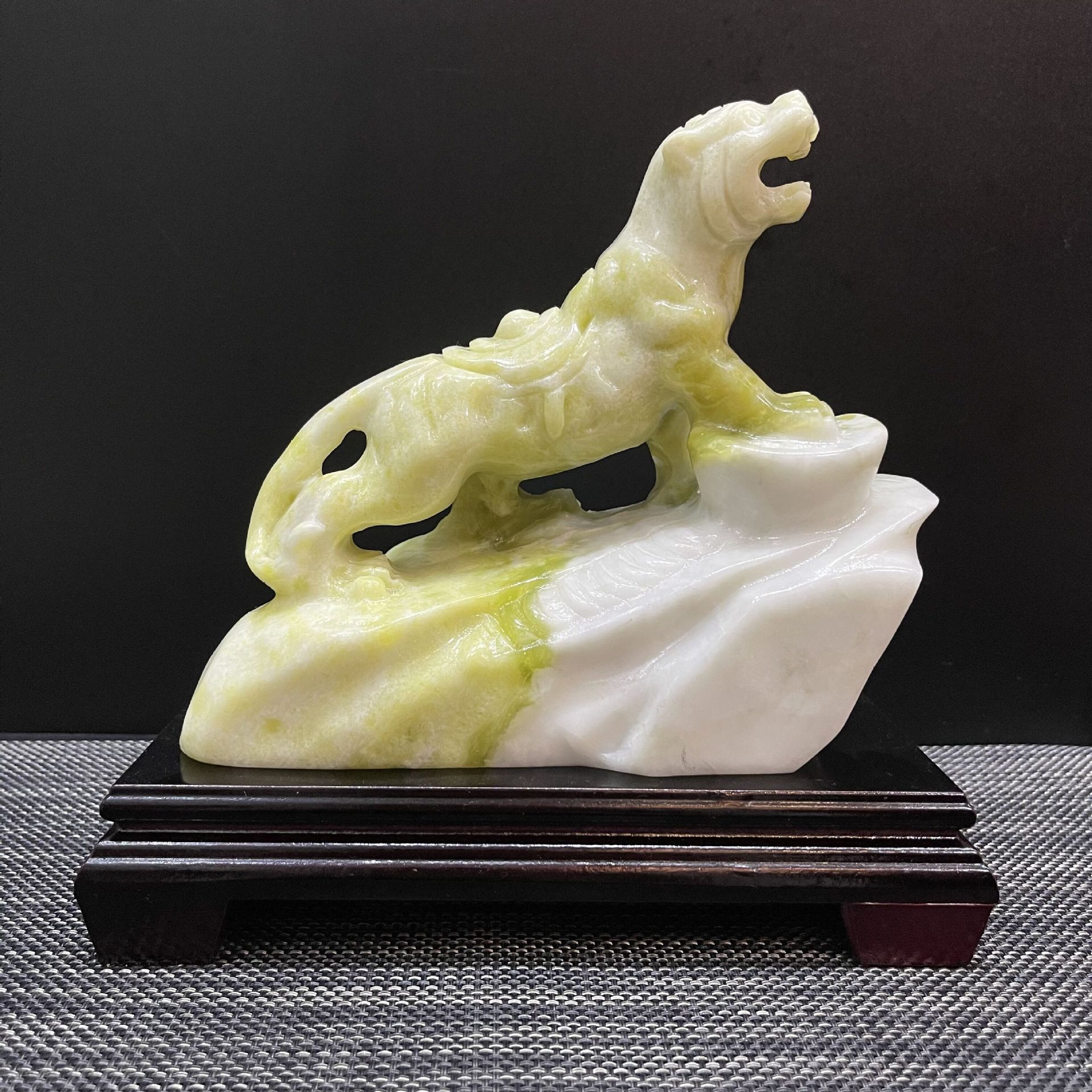 天然蓝田玉老虎玉雕工艺品玉器玉石装饰品客厅家居生肖虎玄关摆件