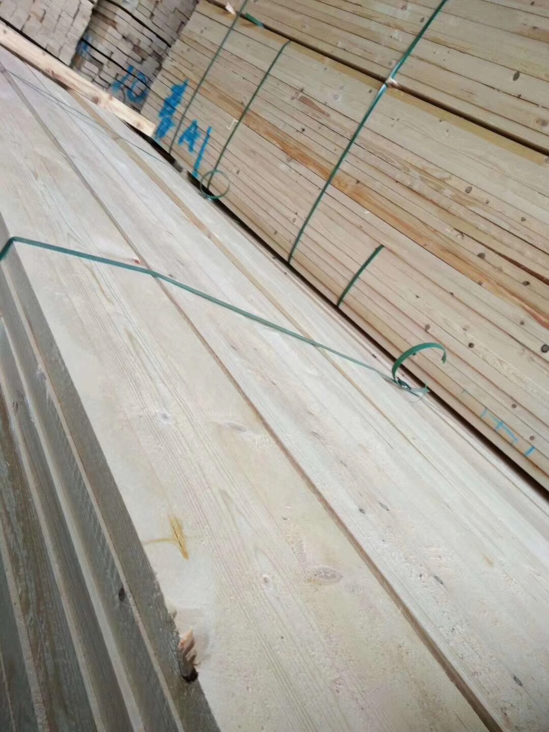 定制白松装修吊顶木龙骨白松实木烘干板材工程木方定尺加工