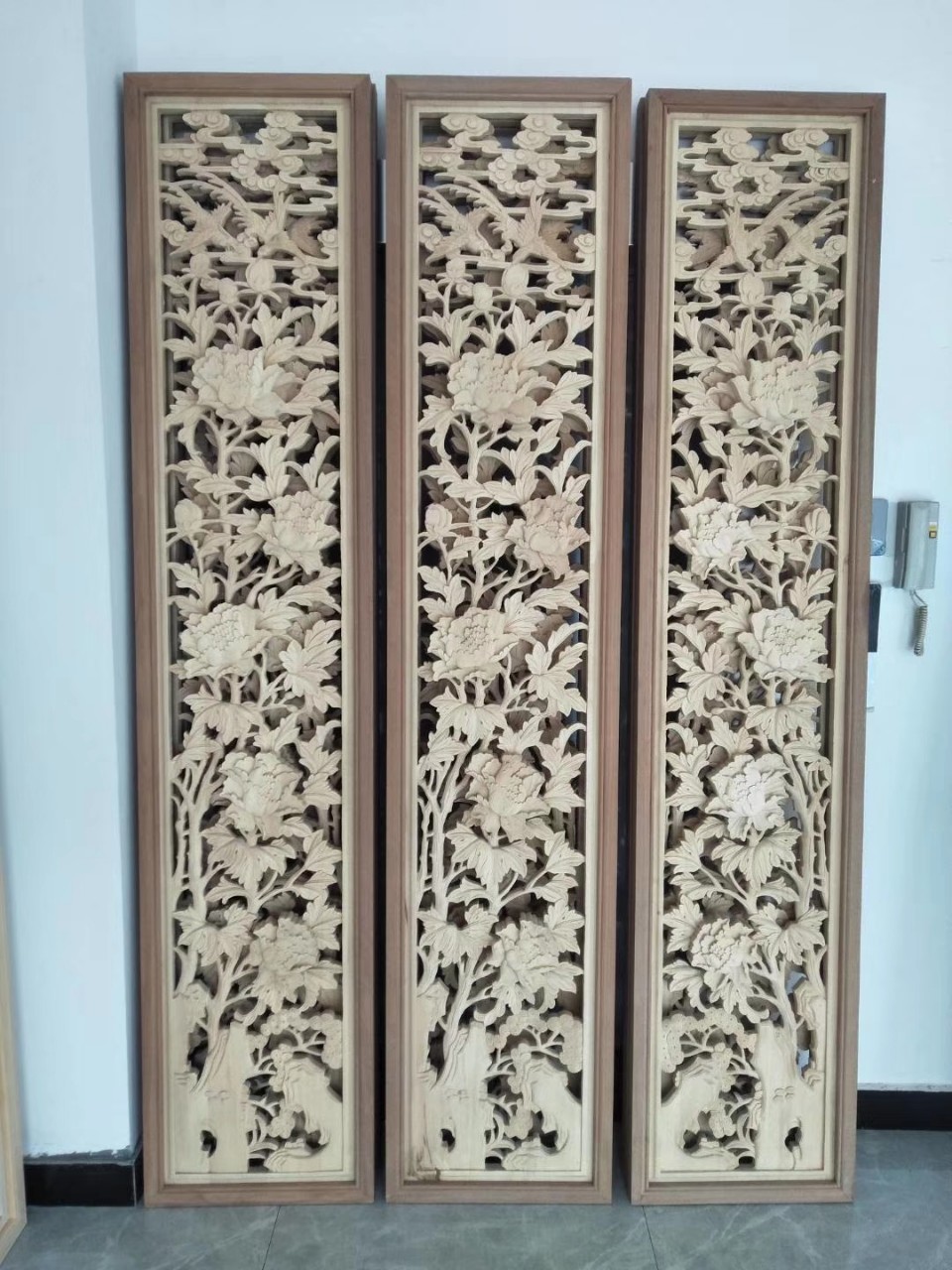 东阳木雕电视背景香樟木雕刻屏风