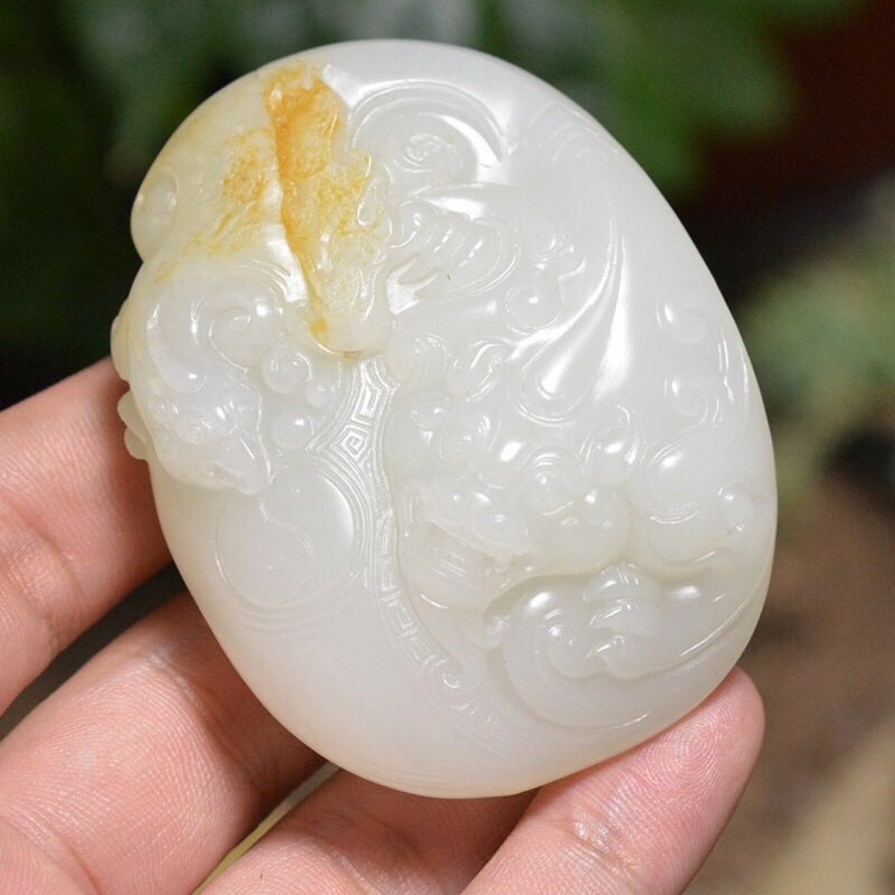 新疆和田玉收藏级优质籽料貔貅大把件带证书终生保真