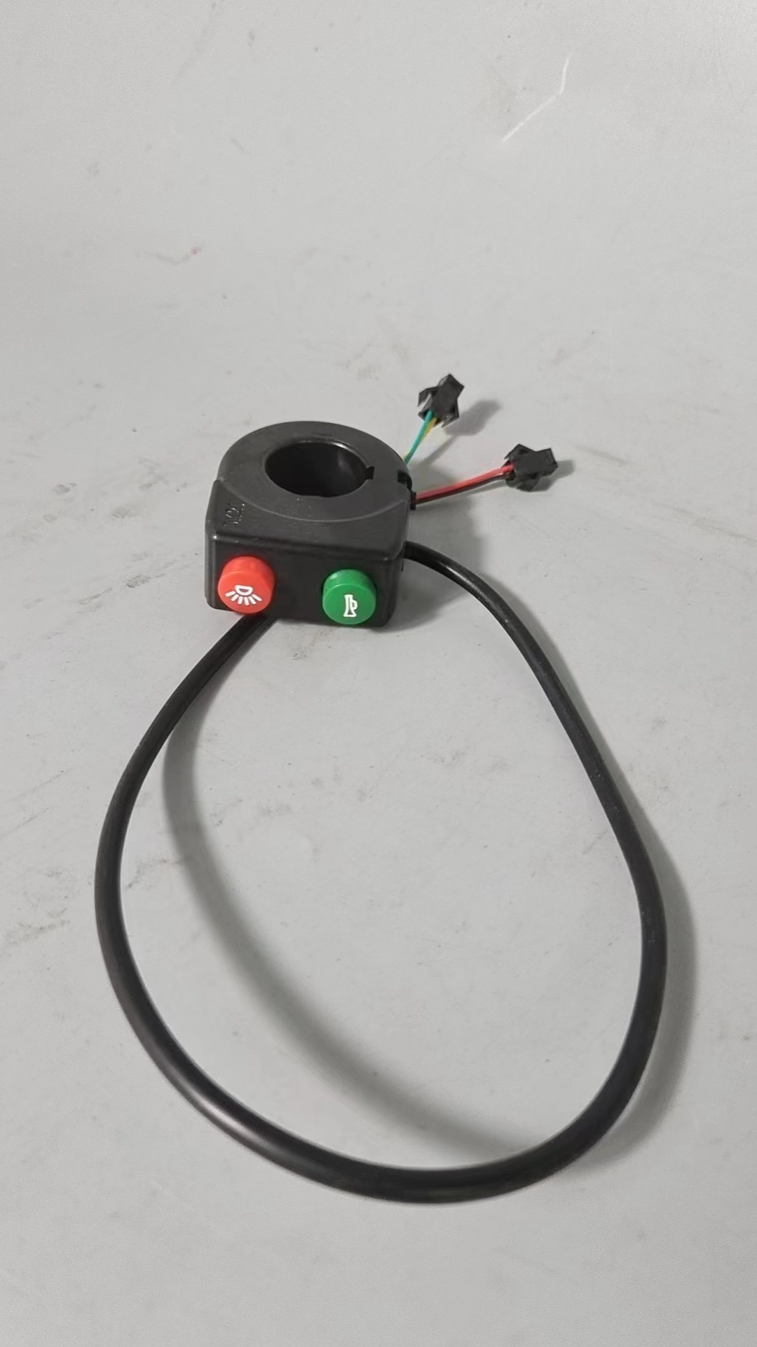 电动车喇叭/大灯/转向开关配件两位三位按钮开关电瓶断电单位开关