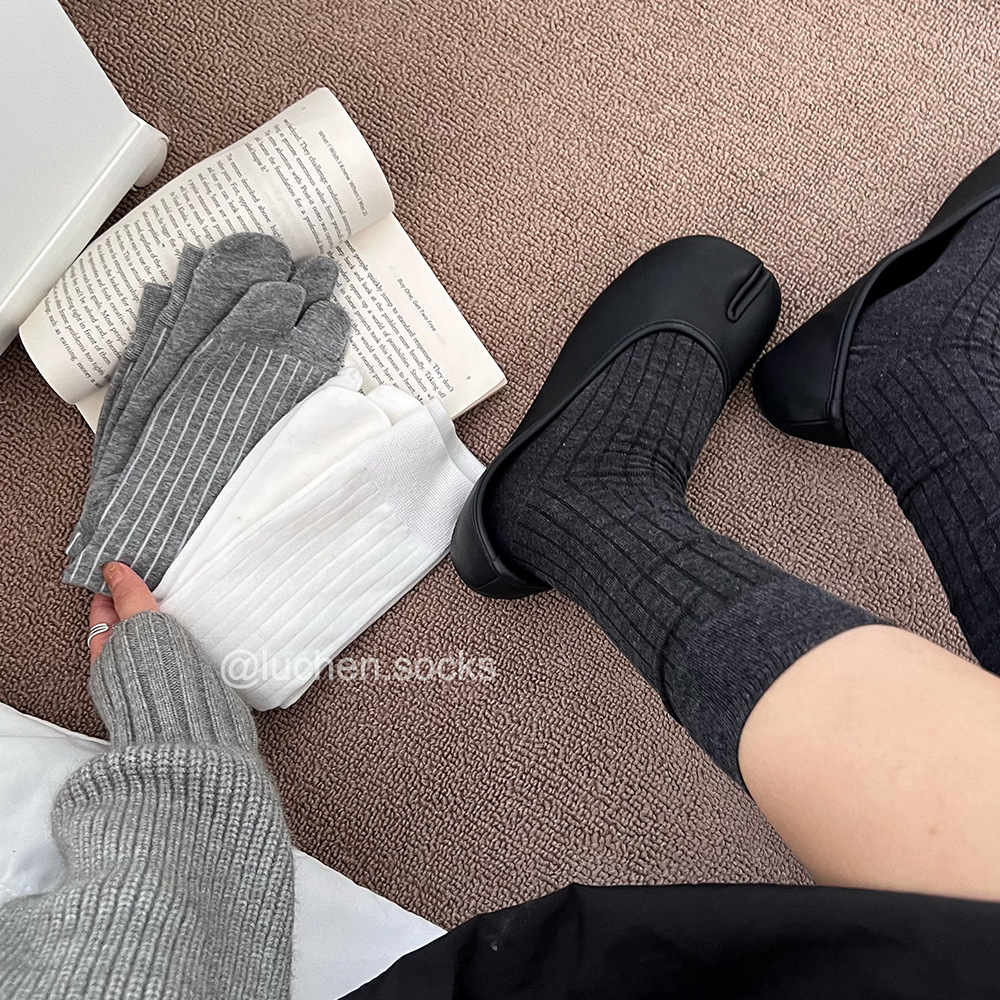 tabi猪蹄分趾鞋女搭配"宽竖条纹无骨分趾袜女秋冬灰袜子女中筒袜