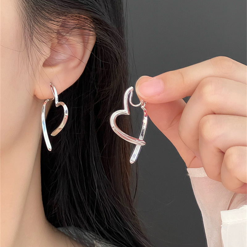 niche Design Sense Two Wear Mosquito Coil Ear Clip Female New Love Cross Ear Studs without Piercing Earrings Wholesale