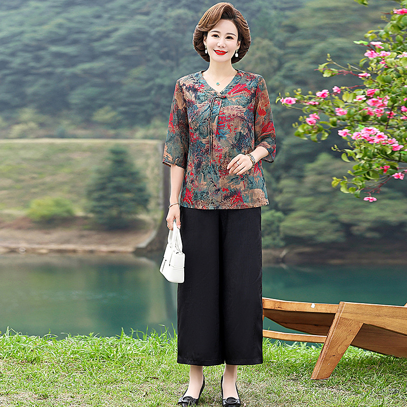Middle-Aged and Elderly Mother's Short Sleeve Suit 2024 New Women's Top Middle-Aged and Elderly Western Style Wide Lady Two-Piece Suit Fashion
