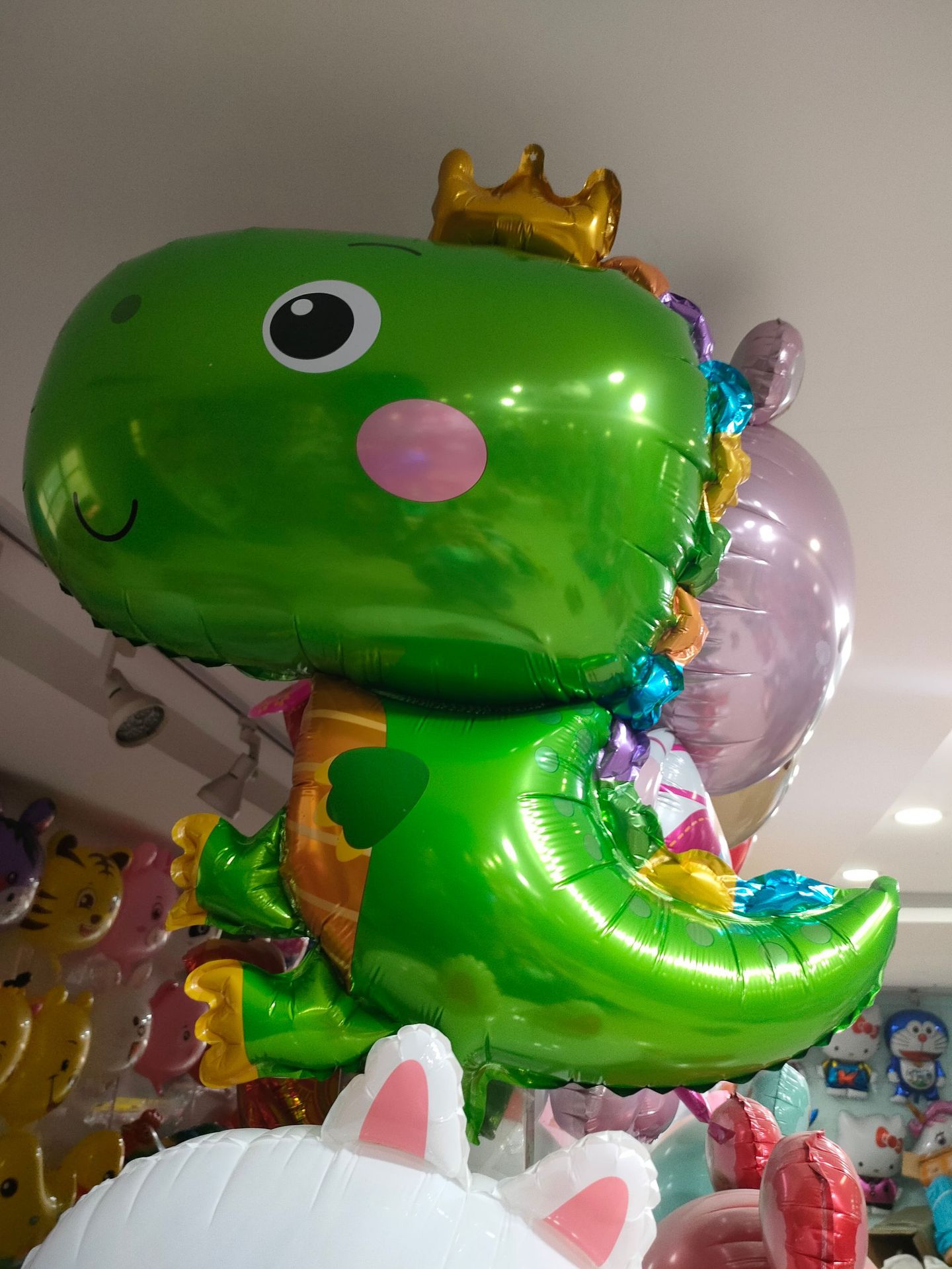 新款皇冠恐龙飘空气球氦气球气球地摊广场飞天气球氦气球恐龙气球