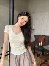 韩版修身褶皱v领短袖T恤女夏季显瘦基础款休闲米色短款打底衫上衣