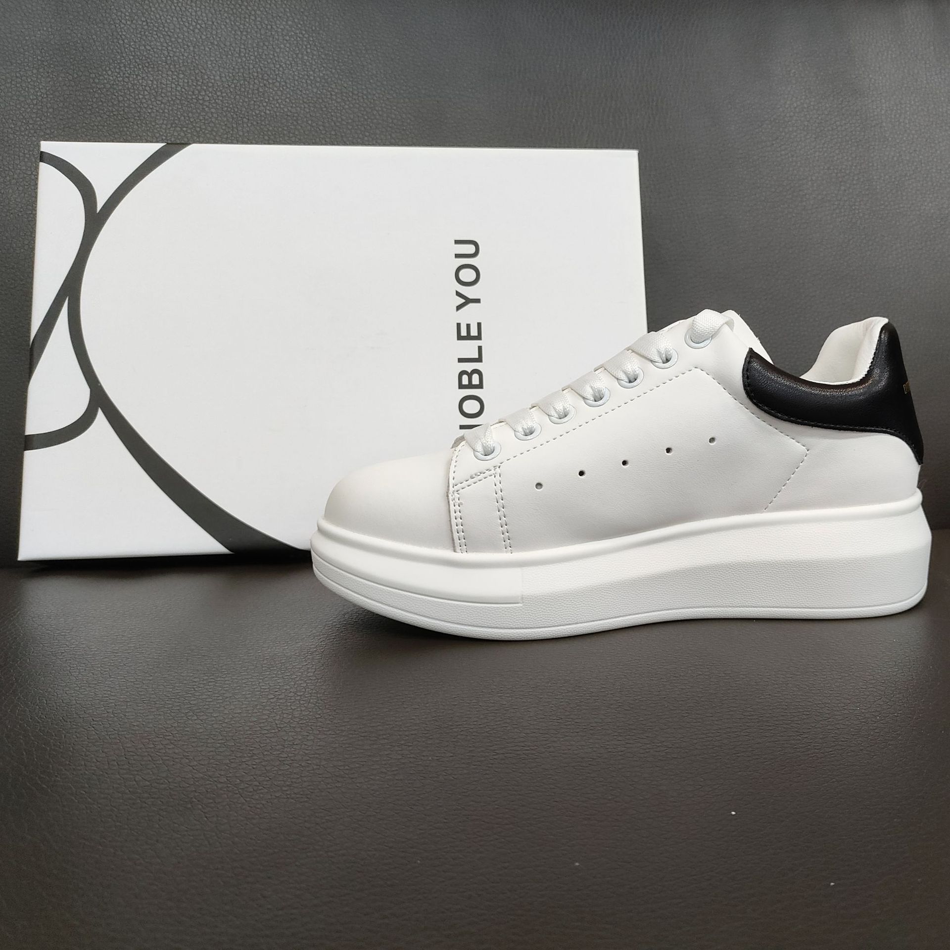 麦昆经典款厚底小白鞋女鞋春季2024新款运动ins舒适增高休闲板鞋