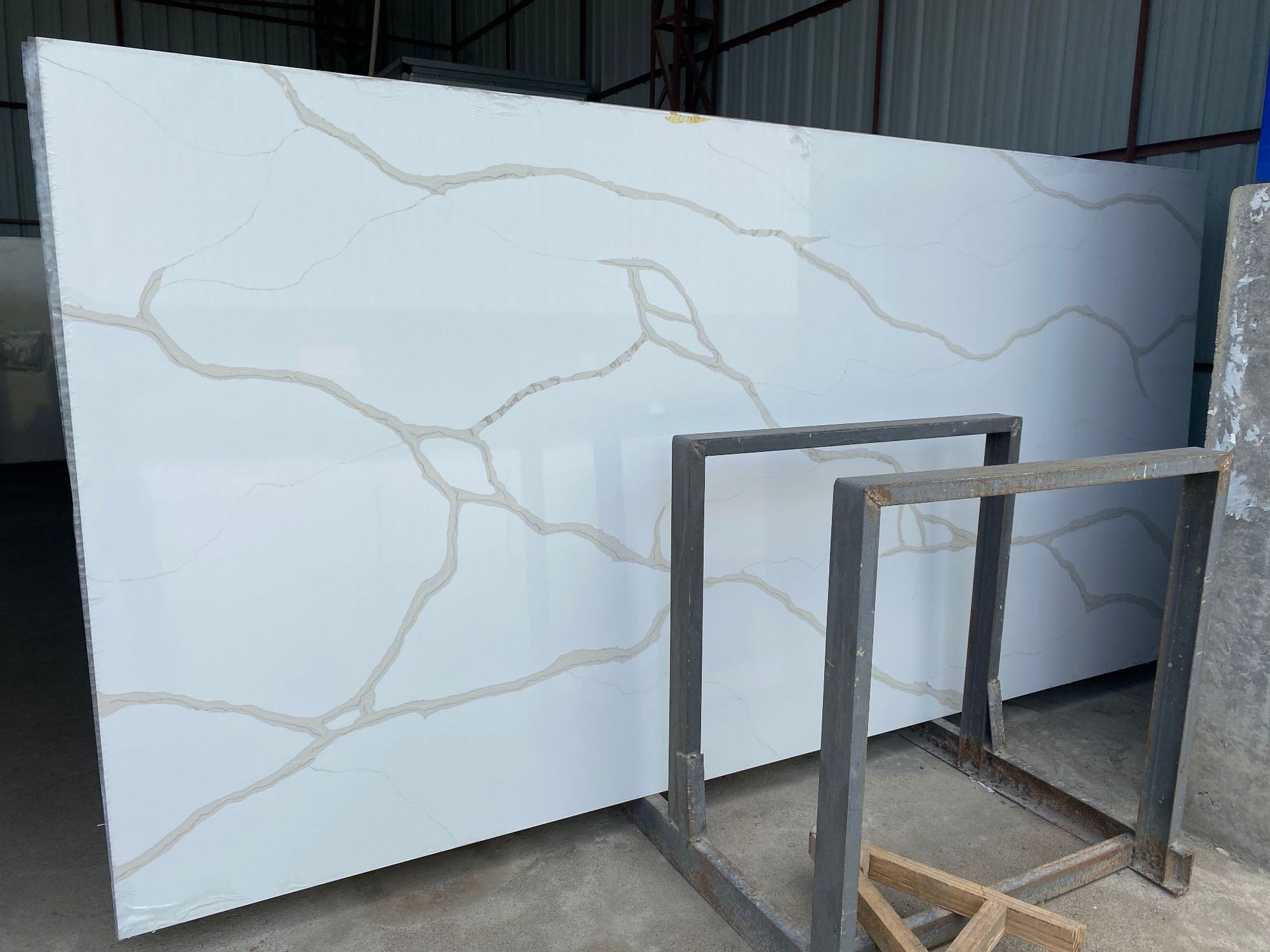 人造石英石厨房台面浴室水槽咖啡桌大纹金线石英石