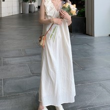 白色连衣裙夏季法式气质V领设计感褶皱无袖背心裙宽松显瘦吊带裙