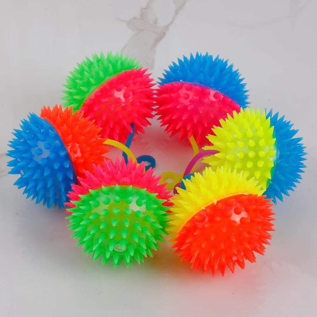 5闪光刺球夜市按摩球儿童新款弹力球地摊发光跳跳球宠物小玩具