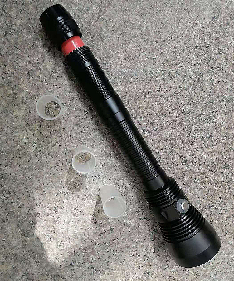 水陆两用防汛潜水26650*3锂电加长时间续航p70潜水手电筒厂家自销