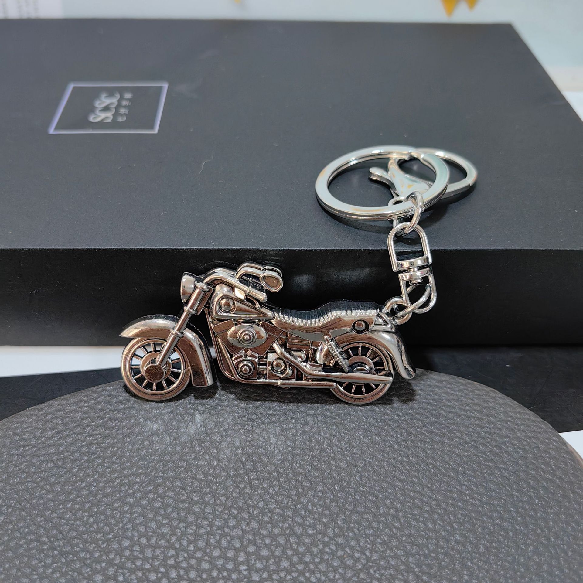 Cross-Border Hot Sale Alloy Motorcycle Keychain Pendant Motorcycle Creative Cool Boys and Girls Personality Key Chain Ornament