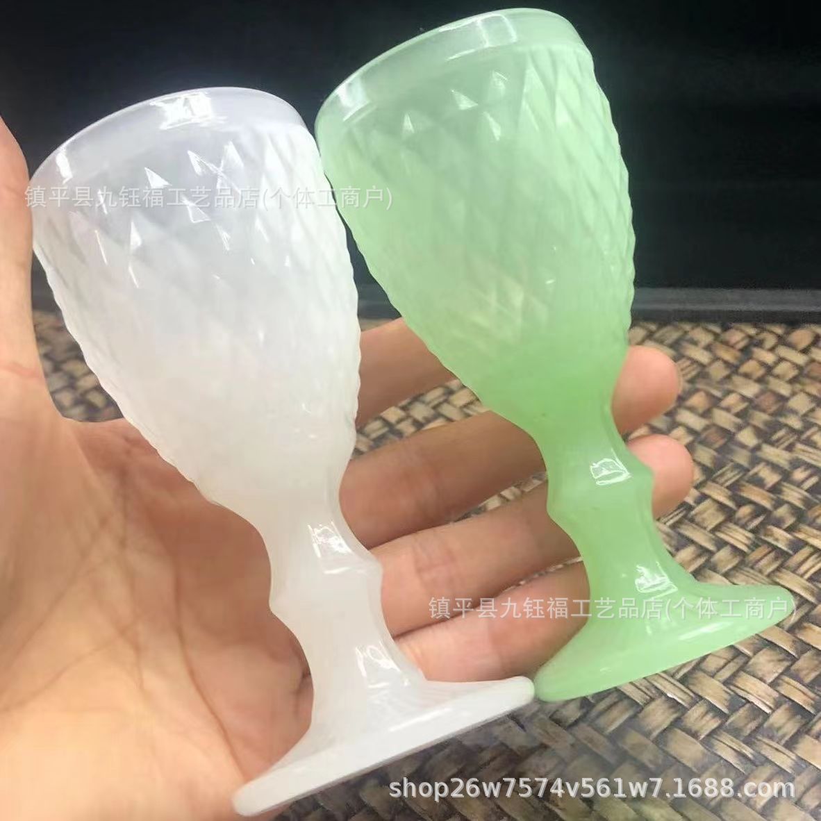 厂家批发玻璃玉高脚红酒杯葡萄酒玉杯中式古典菠萝纹酒杯仿玉酒杯