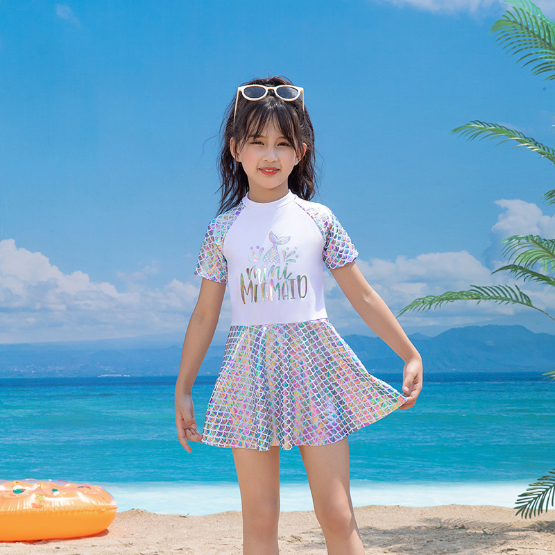 新款韩版儿童中小童泳装竞速游泳训练洋气网红学生度假温泉游泳衣