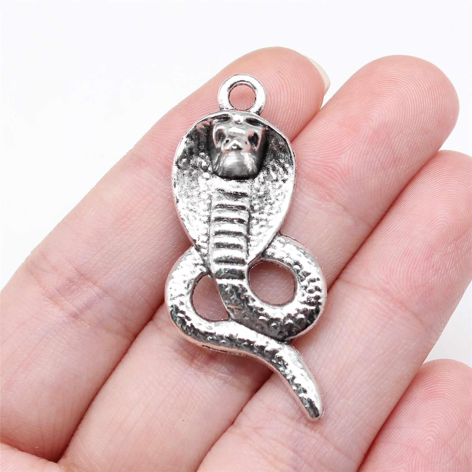 4g 古银色 热销复古锌合金配件 眼镜蛇吊坠-阿里巴巴