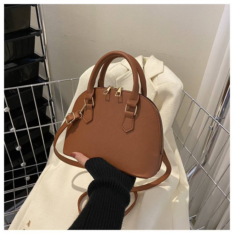 High-Grade Niche Solid Color Hand Holding Women's Bags Autumn and Winter New Fashion Rhombus Shell Bag Shoulder Messenger Bag