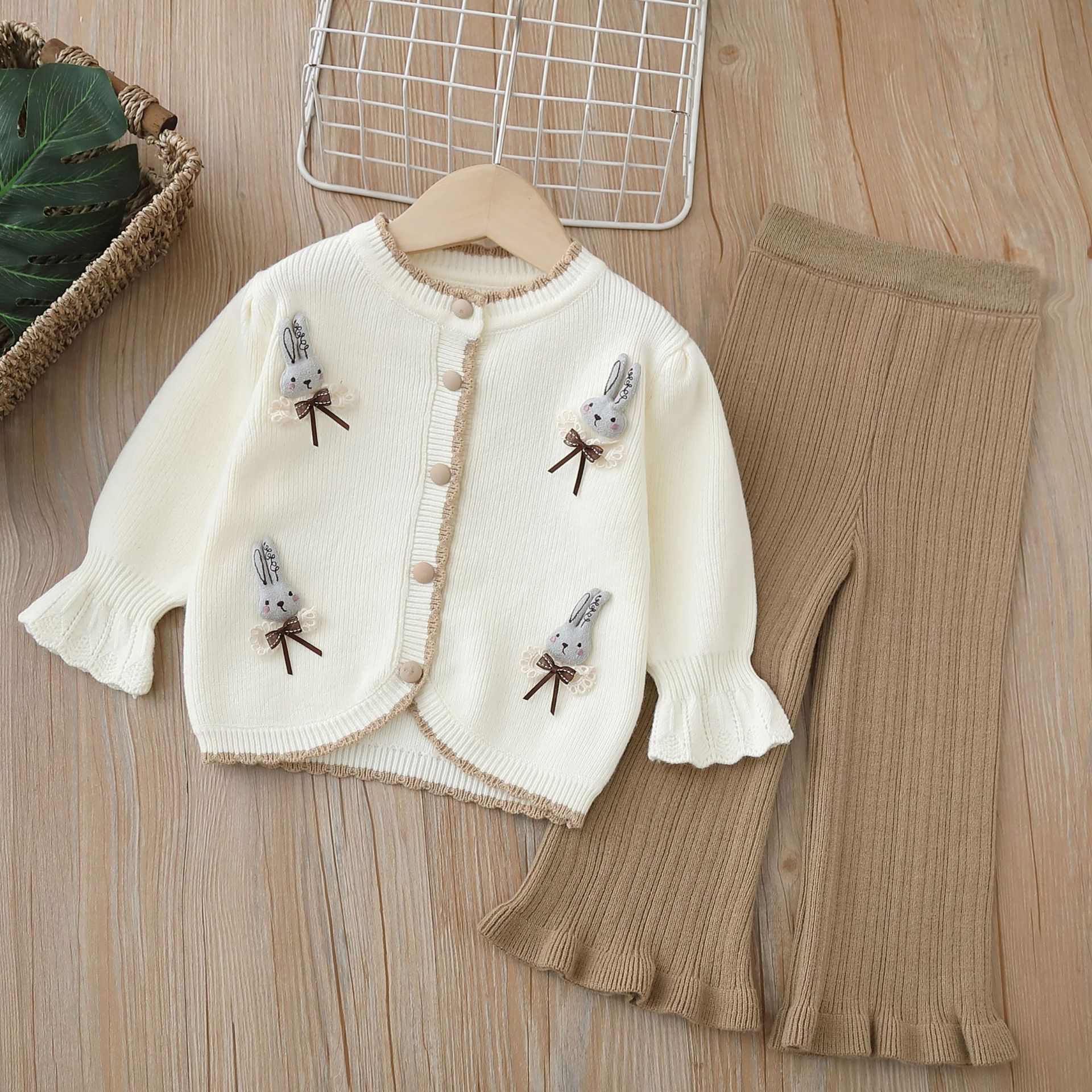 女童毛衣毛裤两件套针织套装新款儿童卡通小兔女宝宝甜美毛线衣