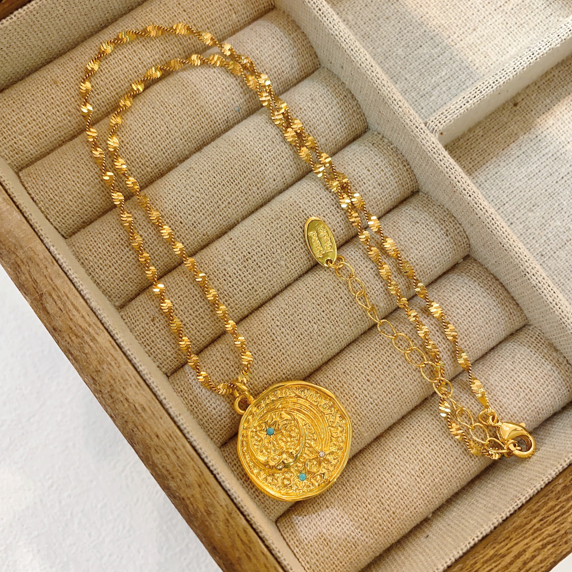 白百何同款欧美复古星月金饼吊坠金币项链女轻奢小众设计感毛衣链