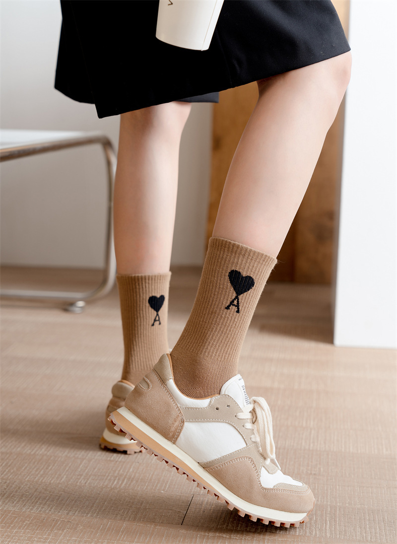 ins韩版时尚袜子女 小红书同款爱心扑克潮袜 秋冬新品中筒堆堆袜