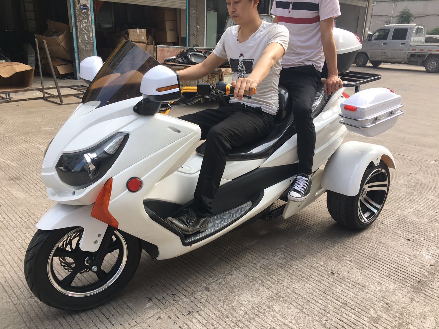 大型三轮电动车老年代步车踏板车马杰斯特摩托车公路赛车沙滩车