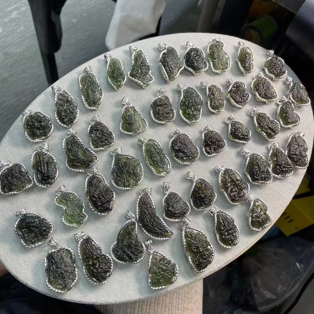 跨境天然捷克陨石925银包边吊坠绿色玻璃陨石项坠许愿石 戒指批发