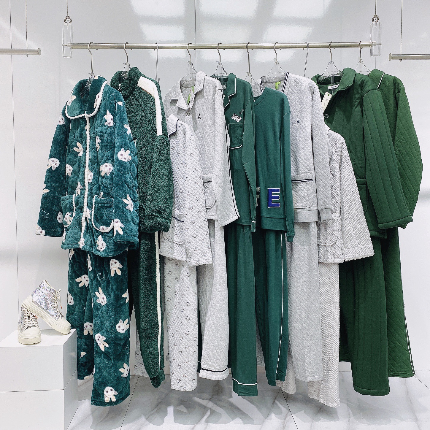 秋鹿家居服品牌折扣女装批发大牌女装睡衣尾货清仓实体直播货源