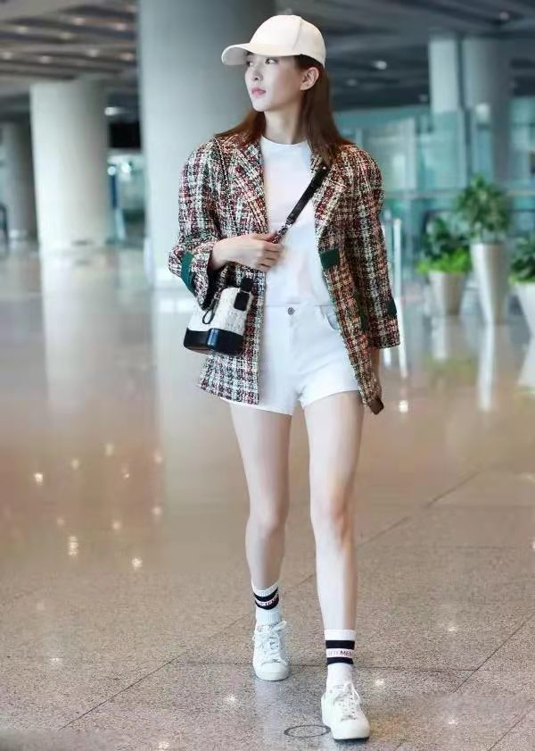 江疏影同款mo白色阶梯毛边高腰弹力牛仔短裤女