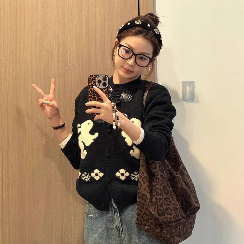 可爱兔子绣花毛衣开衫女秋冬牛角扣拼接韩系复古懒慵软糯圆领外套