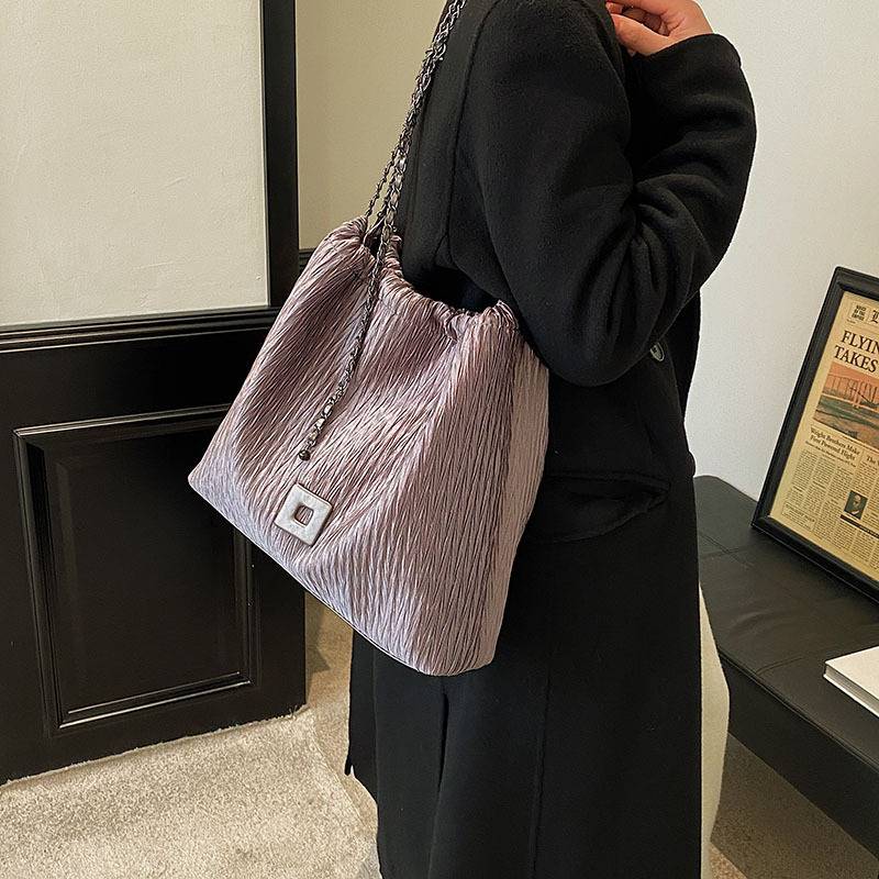 High-End Retro Commuter MiuMiu Bag Bag Women's Large Capacity 2022 New Fashion All-Match Chain Shoulder Messenger Bag