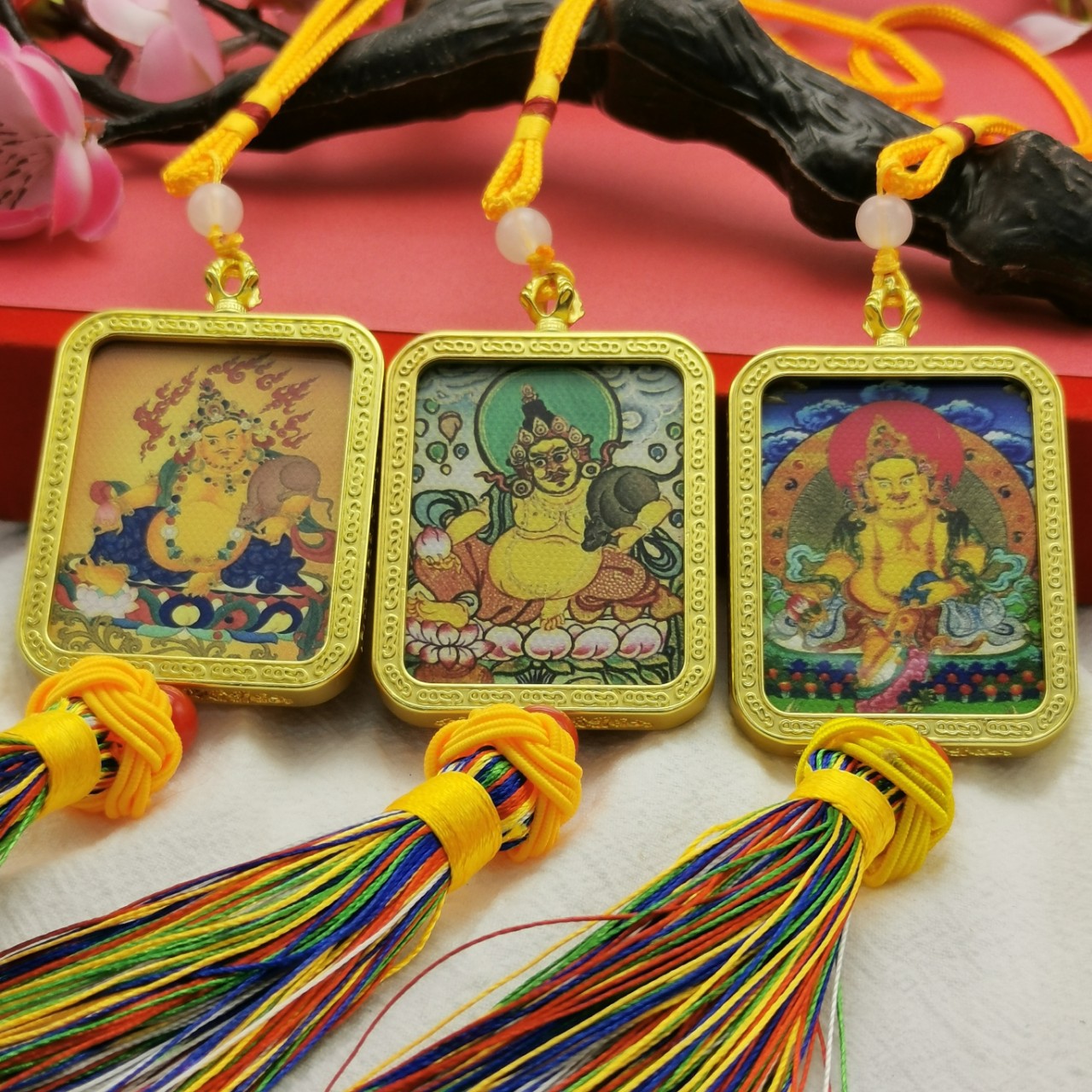 藏传佛教黄财神唐卡车挂金色嘎乌盒挂饰挂件旅游景区纪念礼品