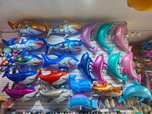儿童卡通飘空气球轻气球氦气球鲨鱼海豚恐龙造型地摊夜市飘空玩具