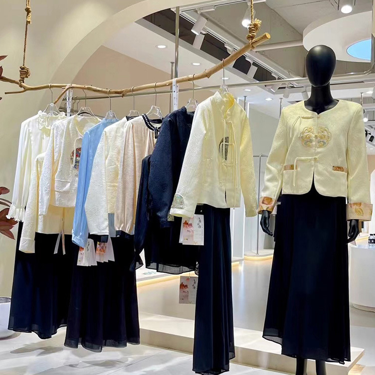 品牌折扣女装轻奢新中式国风短款外套女2024春秋气质小香风唐装