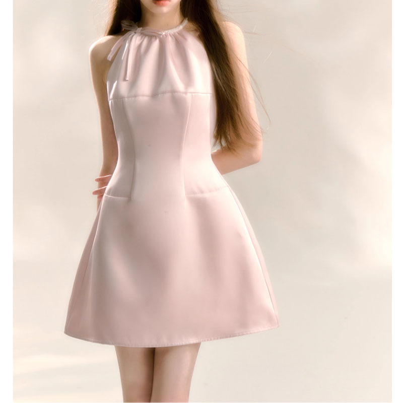 2024夏季 千金感粉色缎面光泽感挂脖连衣裙女夏季a字收腰无袖短裙