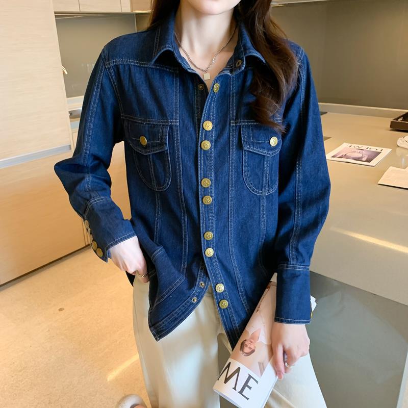 春装新品复古金属扣深蓝色牛仔衬衫女打底上衣设计感小众内搭衬衣
