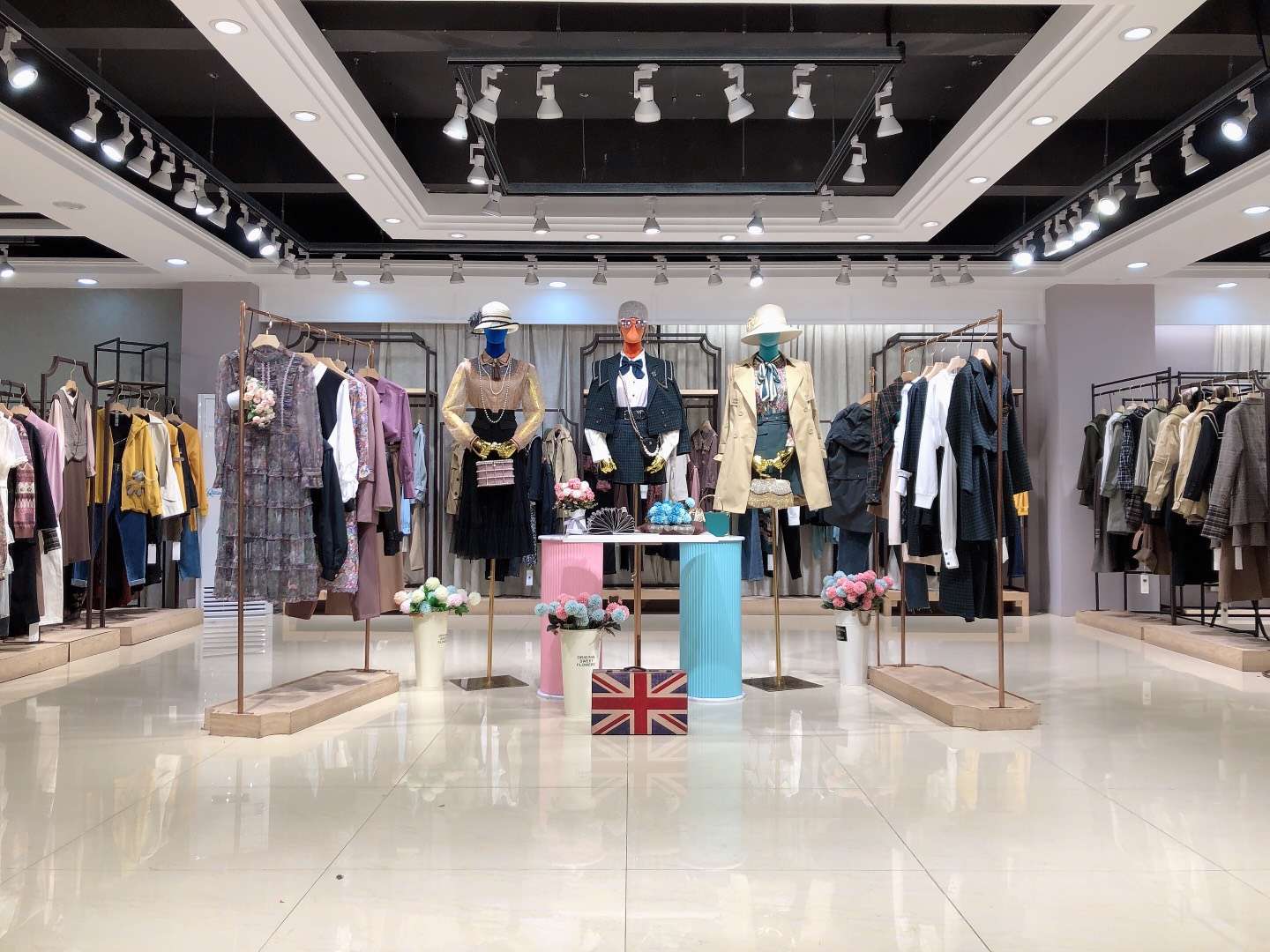 热门品牌高端时尚品牌魔美名作秋冬女装折扣尾货批发市场